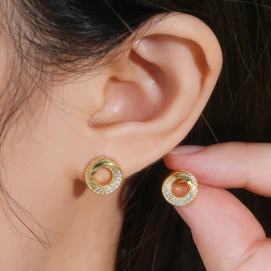 HaloLuxe Circle Inlaid Moissanite Stud Earrings | Platinum & 18K Gold-Plated 925 Sterling Silver Halo Earrings - Bling Addict