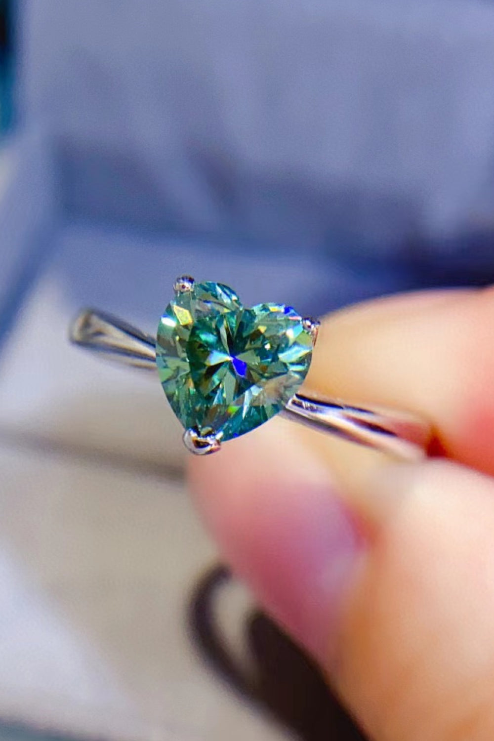 Emerald Embrace 1 Carat Green Heart Moissanite Ring | 925 Sterling Silver Solitaire Ring - Bling Addict
