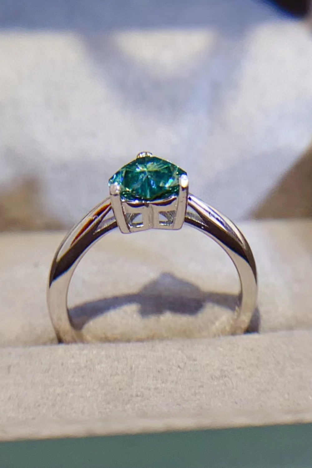 Emerald Embrace 1 Carat Green Heart Moissanite Ring | 925 Sterling Silver Solitaire Ring - Bling Addict