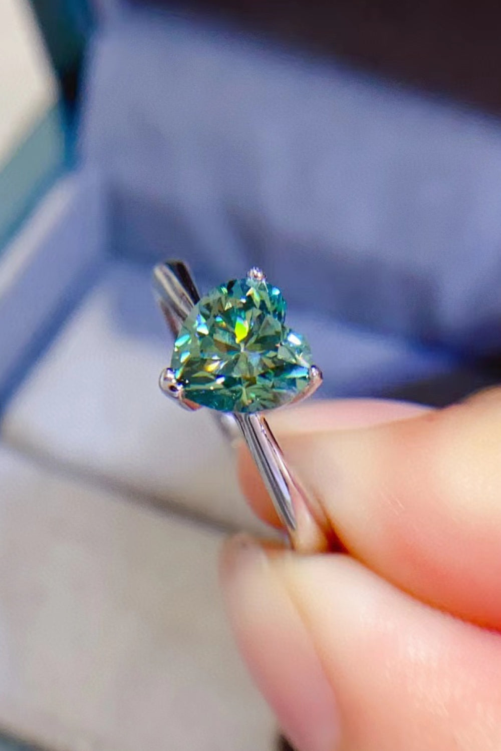 Emerald Embrace 1 Carat Green Heart Moissanite Ring | 925 Sterling Silver Solitaire Ring - Bling Addict