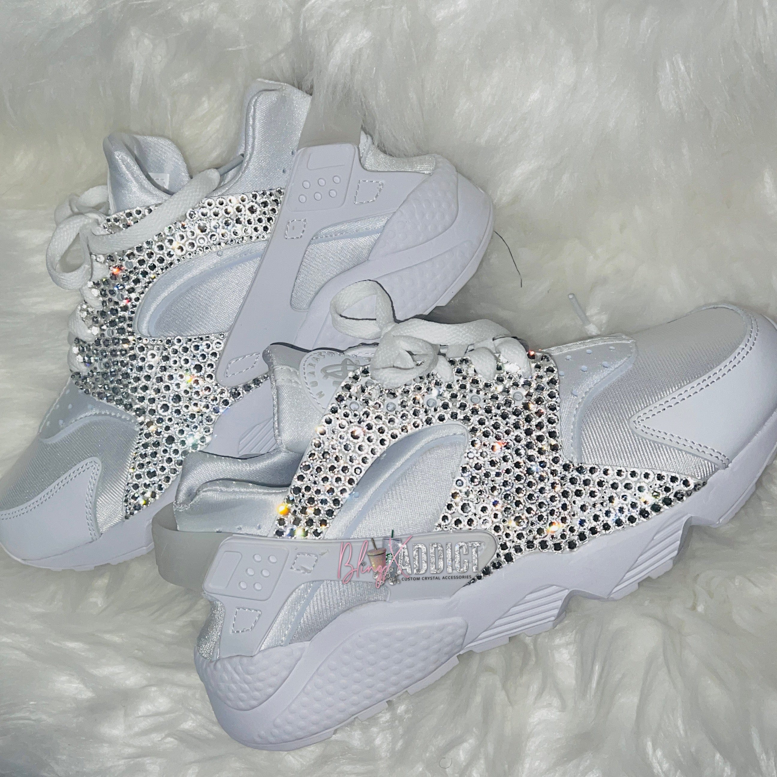 White and hotsell silver nike huarache